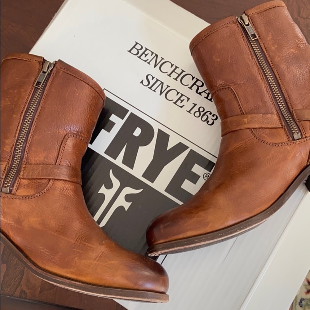 FRYE LYNN BOOTS